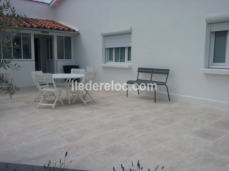 Photo 4 : EXTERIEUR d'une maison située à La Couarde-sur-mer, île de Ré.