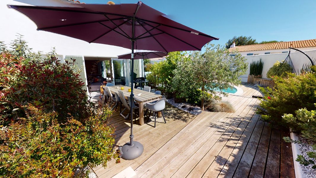 Photo 4 : TERRASSE d'une maison située à Ars en Ré, île de Ré.