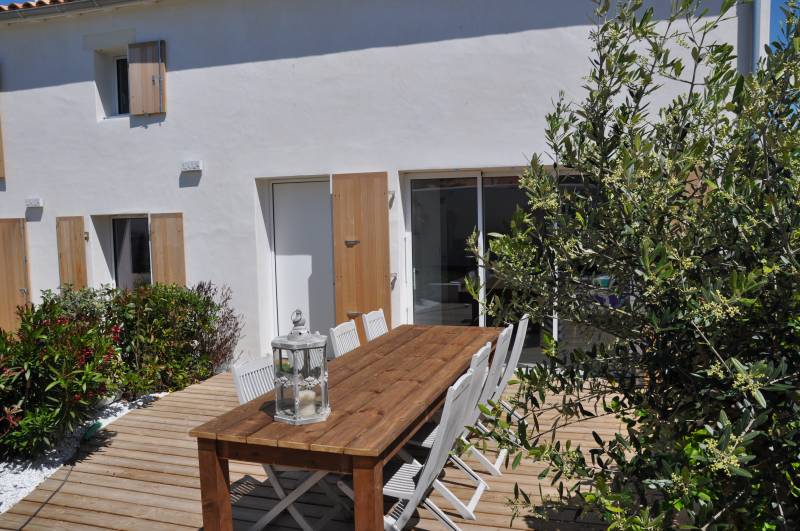 Photo 5 : TERRASSE d'une maison située à Ars en Ré, île de Ré.