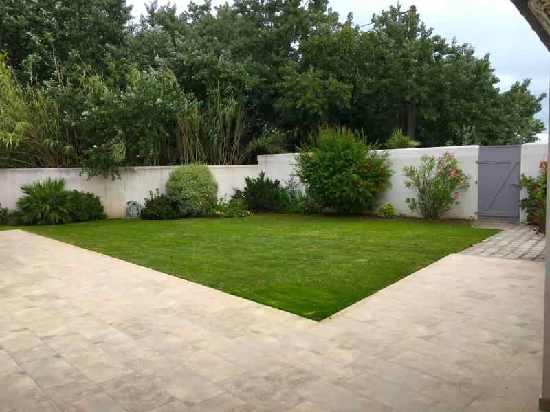 Photo 3 : JARDIN d'une maison située à Le Bois-Plage-en-Ré, île de Ré.