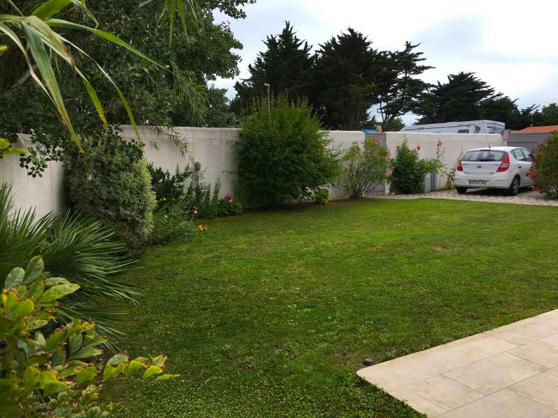 Photo 4 : JARDIN d'une maison située à Le Bois-Plage-en-Ré, île de Ré.