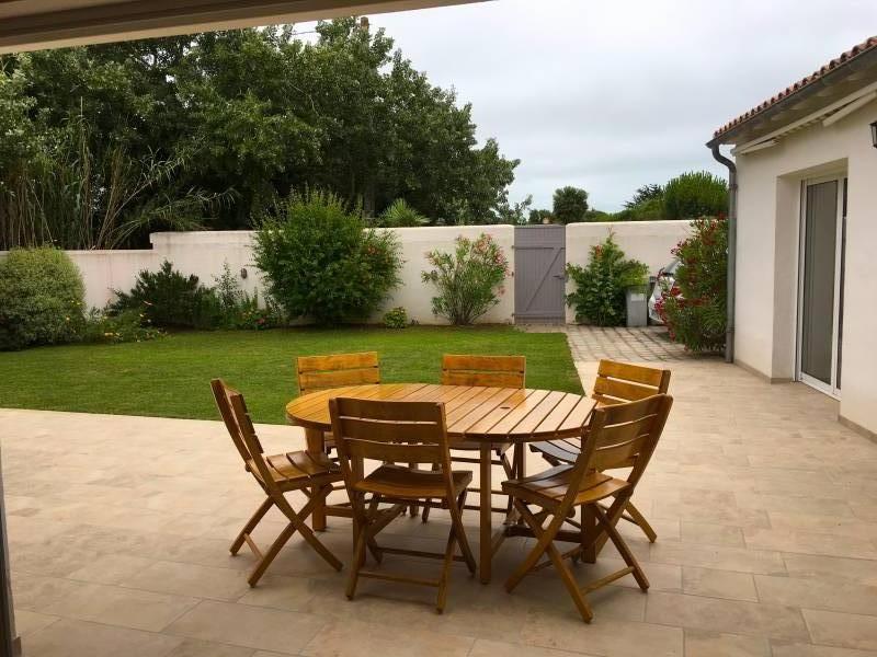 Photo 6 : EXTERIEUR d'une maison située à Le Bois-Plage-en-Ré, île de Ré.