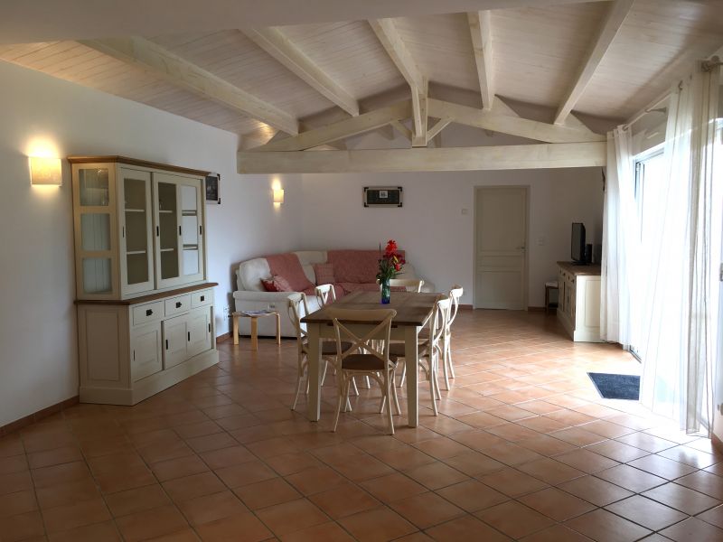 Photo 1 : SEJOUR d'une maison située à Le Bois-Plage-en-Ré, île de Ré.