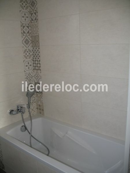 Photo 25 : SALLEDEBAIN d'une maison située à Le Bois-Plage-en-Ré, île de Ré.