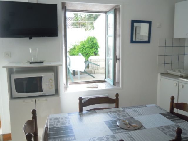 Photo 2 : CUISINE d'une maison située à La Flotte-en-Ré, île de Ré.