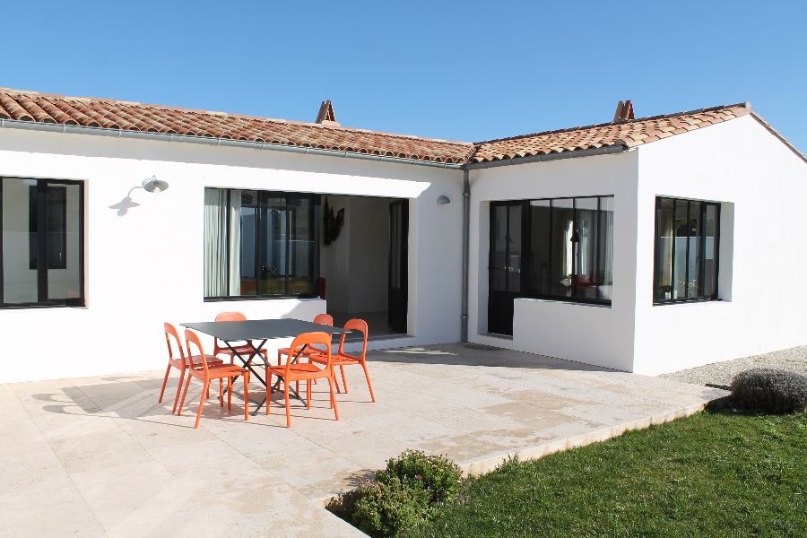 Photo 9 : TERRASSE d'une maison située à Les Portes, île de Ré.