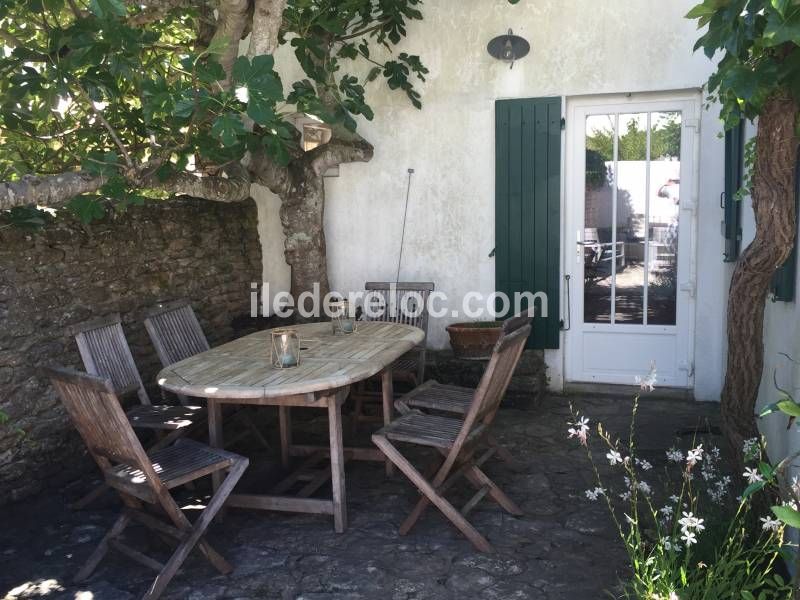 Photo 1 : EXTERIEUR d'une maison située à Les Portes-en-Ré, île de Ré.