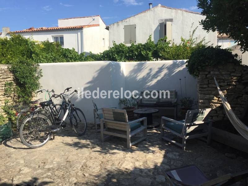 Photo 3 : EXTERIEUR d'une maison située à Les Portes-en-Ré, île de Ré.