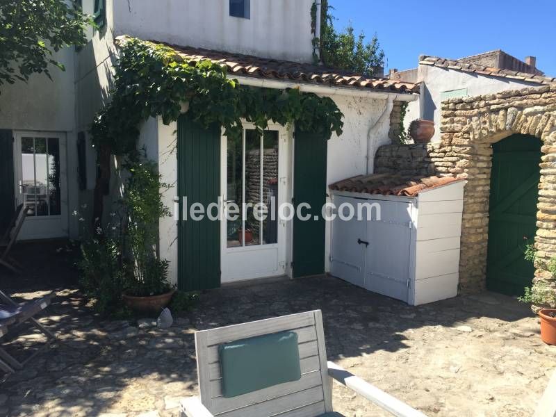 Photo 5 : EXTERIEUR d'une maison située à Les Portes-en-Ré, île de Ré.