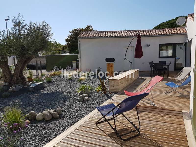 Photo 12 : JARDIN d'une maison située à Le Bois-Plage-en-Ré, île de Ré.