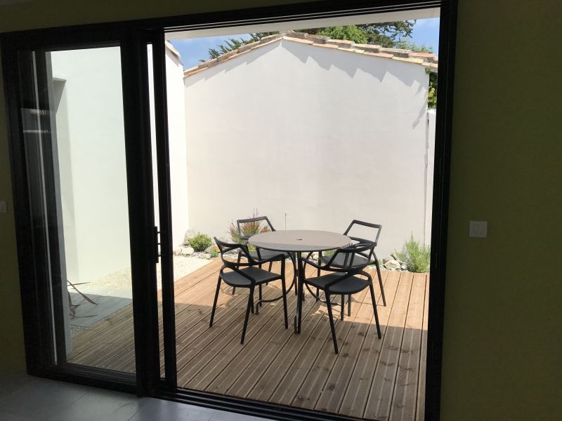 Photo 6 : PATIO d'une maison située à Le Bois-Plage-en-Ré, île de Ré.