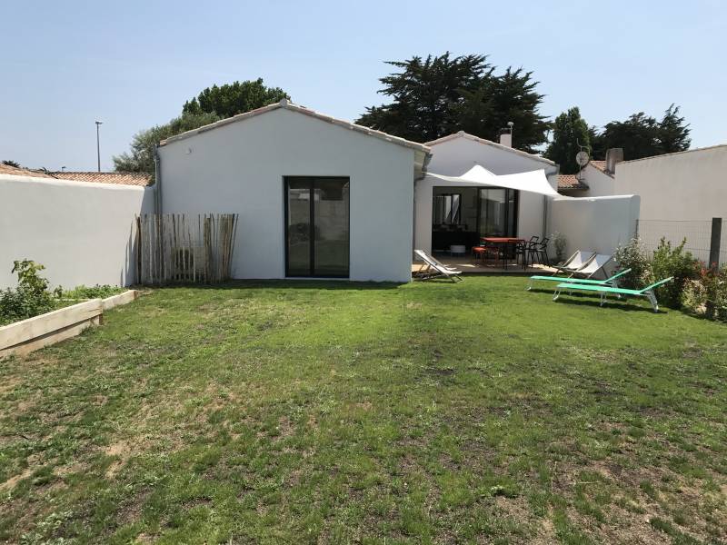 Photo 16 : JARDIN d'une maison située à Le Bois-Plage-en-Ré, île de Ré.