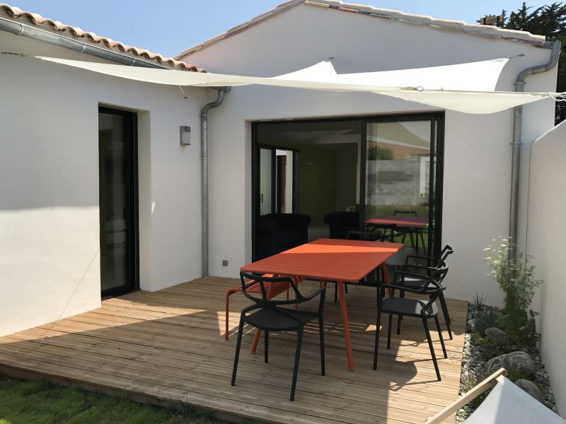 Photo 5 : TERRASSE d'une maison située à Le Bois-Plage-en-Ré, île de Ré.