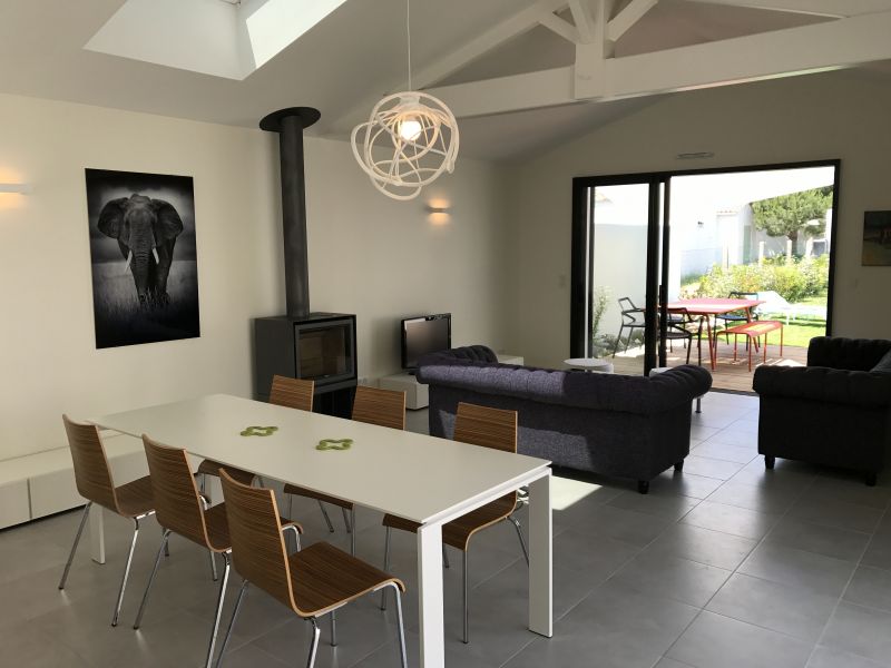 Photo 2 : SEJOUR d'une maison située à Le Bois-Plage-en-Ré, île de Ré.