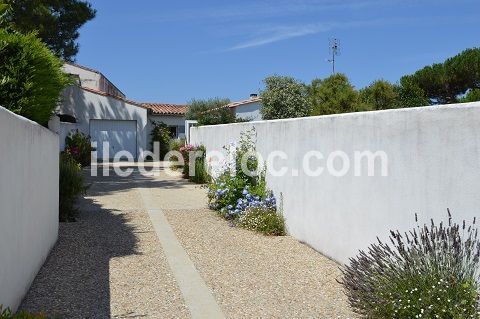 Photo 10 : EXTERIEUR d'une maison située à La Flotte-en-Ré, île de Ré.