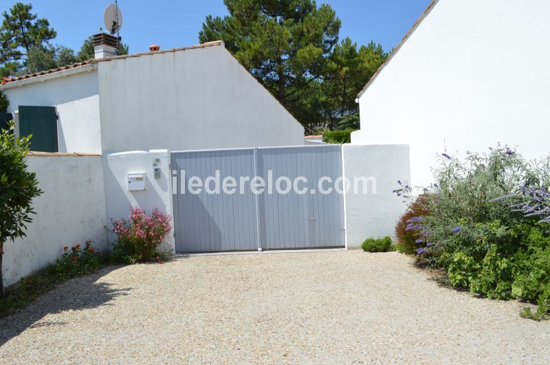 Photo 11 : EXTERIEUR d'une maison située à La Flotte-en-Ré, île de Ré.