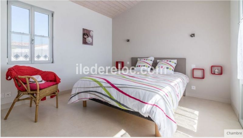 Photo 8 : CHAMBRE d'une maison située à Les Portes-en-Ré, île de Ré.