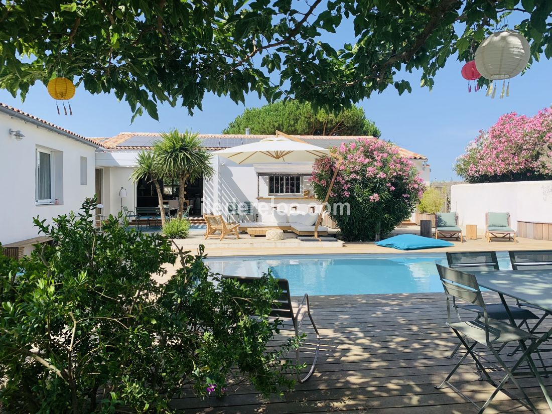 Photo 1 : EXTERIEUR d'une maison située à Loix, île de Ré.