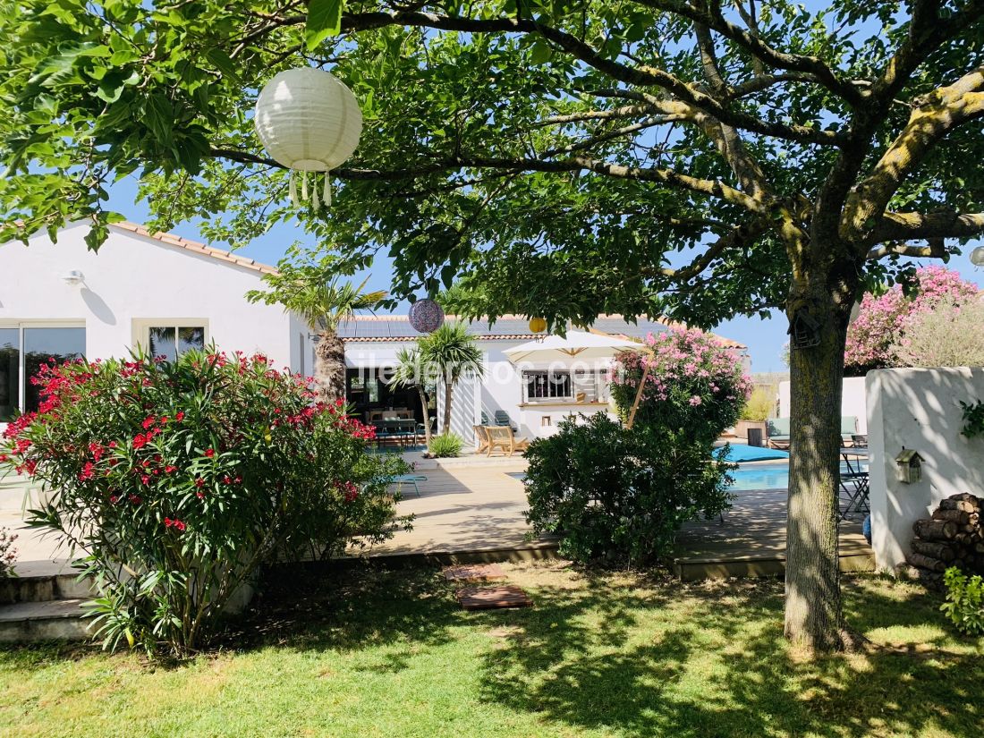 Photo 2 : EXTERIEUR d'une maison située à Loix, île de Ré.