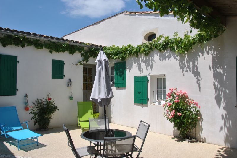 Photo 1 : EXTERIEUR d'une maison située à La Flotte-en-Ré, île de Ré.