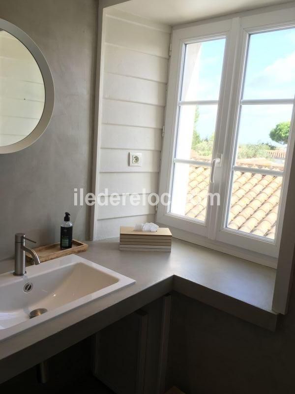 Photo 15 : SALLEDEBAIN d'une maison située à La Couarde-sur-mer, île de Ré.