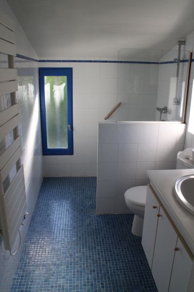 Photo 11 : SALLEDEBAIN d'une maison située à Loix, île de Ré.