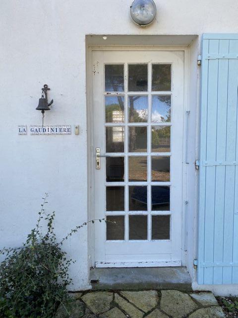 Photo 2 : ENTREE d'une maison située à Loix, île de Ré.