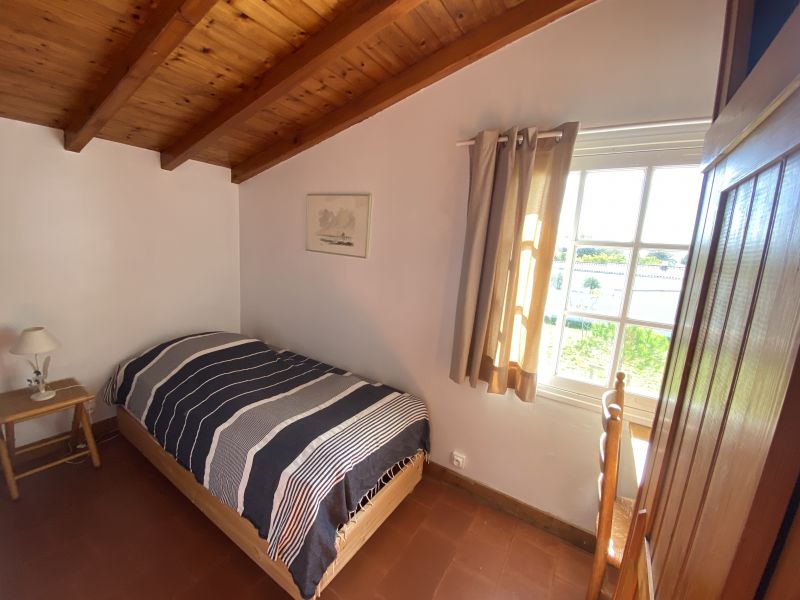 Photo 15 : CHAMBRE d'une maison située à Loix, île de Ré.