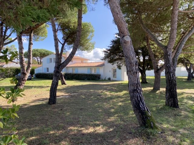 Photo 1 : EXTERIEUR d'une maison située à Loix, île de Ré.