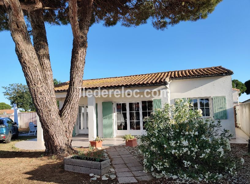 Photo 1 : EXTERIEUR d'une maison située à Le Bois-Plage-en-Ré, île de Ré.