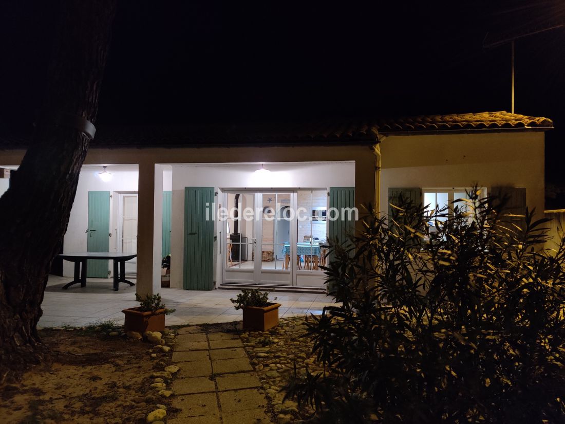 Photo 12 : EXTERIEUR d'une maison située à Le Bois-Plage-en-Ré, île de Ré.