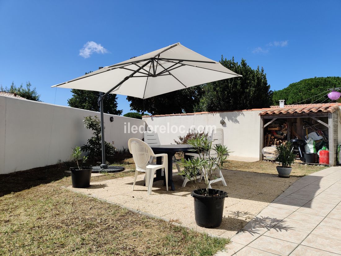 Photo 3 : TERRASSE d'une maison située à Le Bois-Plage-en-Ré, île de Ré.