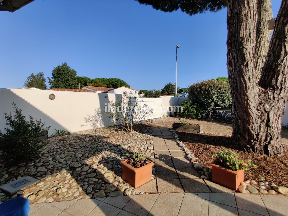 Photo 4 : EXTERIEUR d'une maison située à Le Bois-Plage-en-Ré, île de Ré.