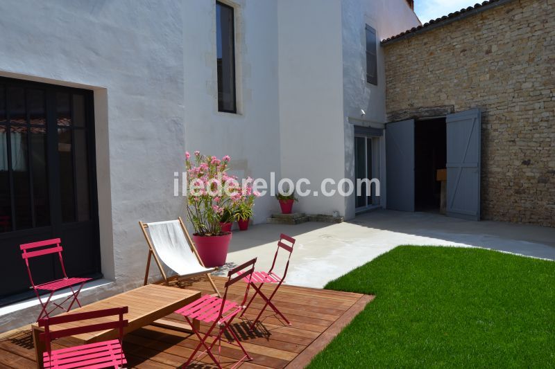 Photo 3 : JARDIN d'une maison située à Le Bois-Plage-en-Ré, île de Ré.