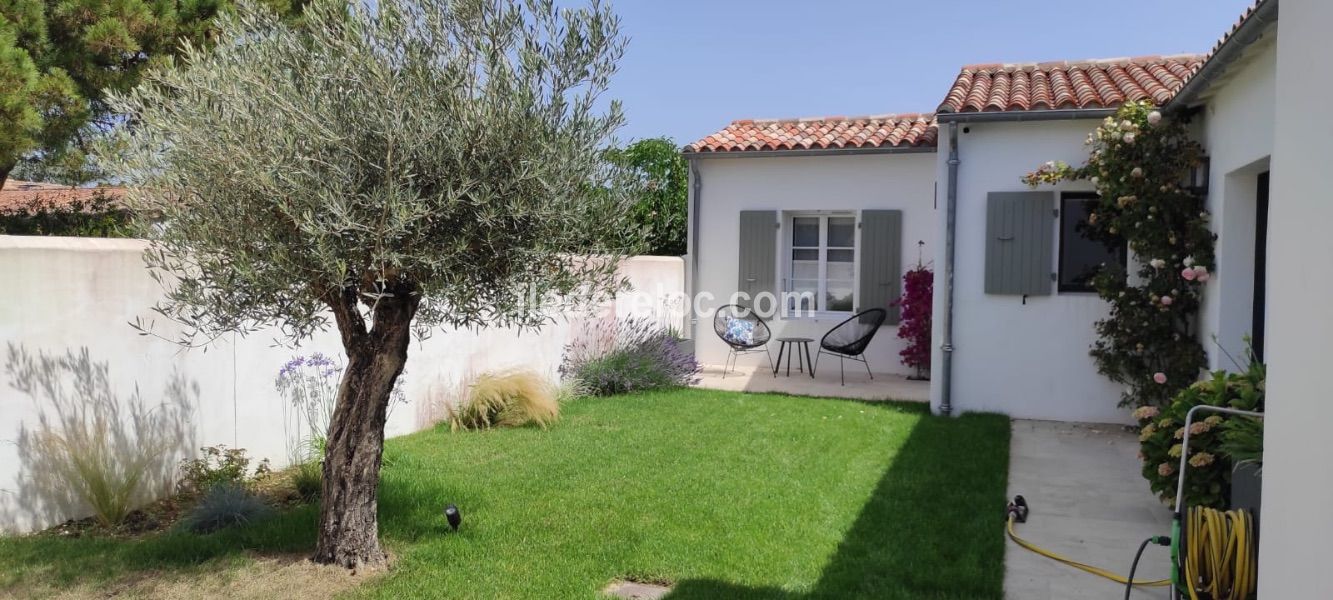 Photo 3 : ENTREE d'une maison située à Loix, île de Ré.