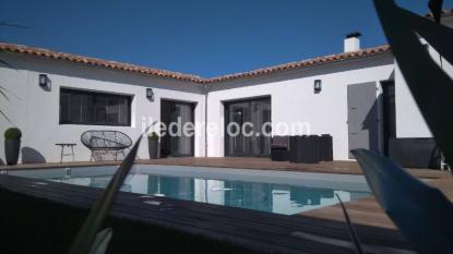 Ile de Ré:Maison d'architecte piscine,  jardin, 8 personnes,142 m2