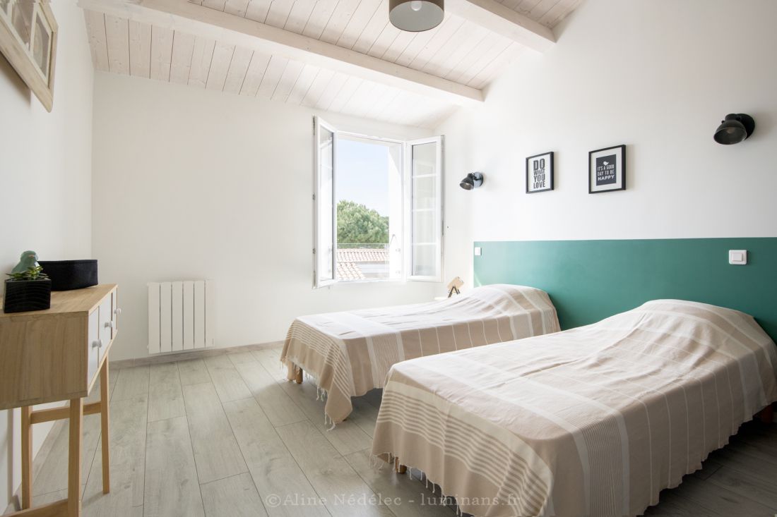 Photo 19 : CHAMBRE d'une maison située à Le Bois-Plage-en-Ré, île de Ré.