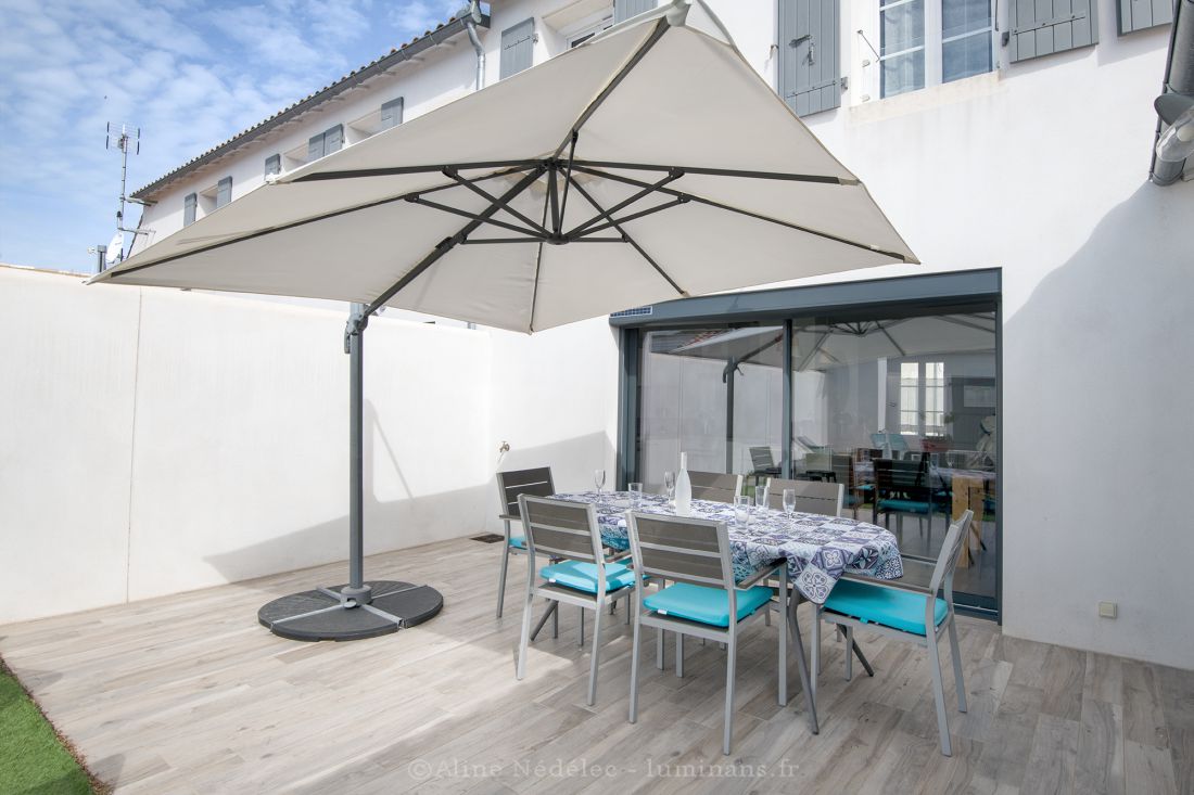 Photo 3 : TERRASSE d'une maison située à Le Bois-Plage-en-Ré, île de Ré.