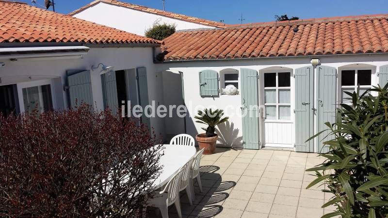 Photo 1 : TERRASSE d'une maison située à Ars, île de Ré.