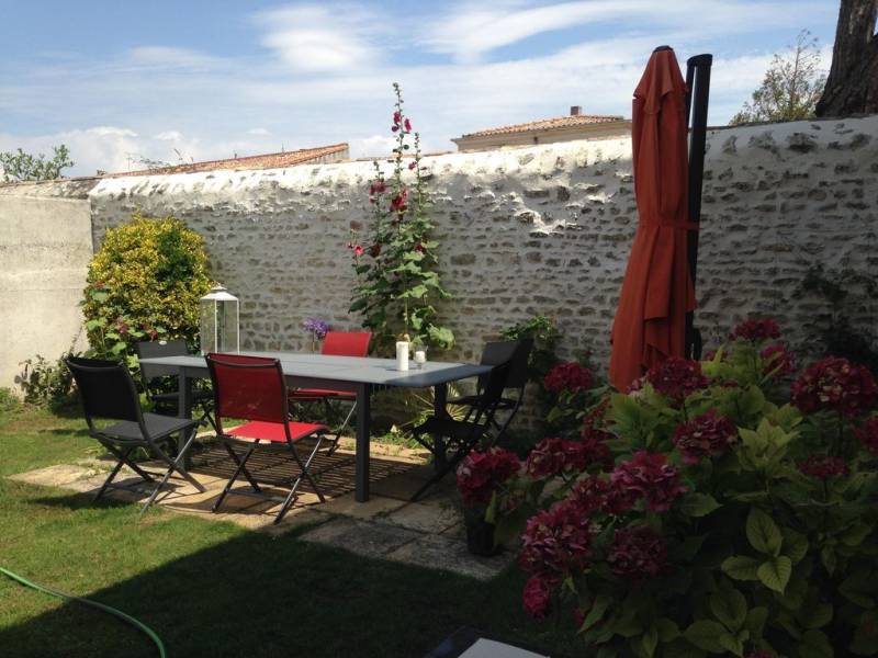 Photo 3 : JARDIN d'une maison située à Saint-Martin-de-Ré, île de Ré.