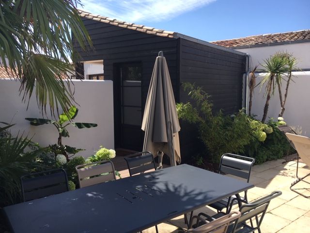 Photo 7 : JARDIN d'une maison située à Les Portes-en-Ré, île de Ré.