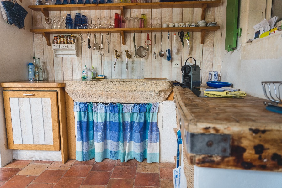 Photo 11 : CUISINE d'une maison située à Le Bois-Plage, île de Ré.