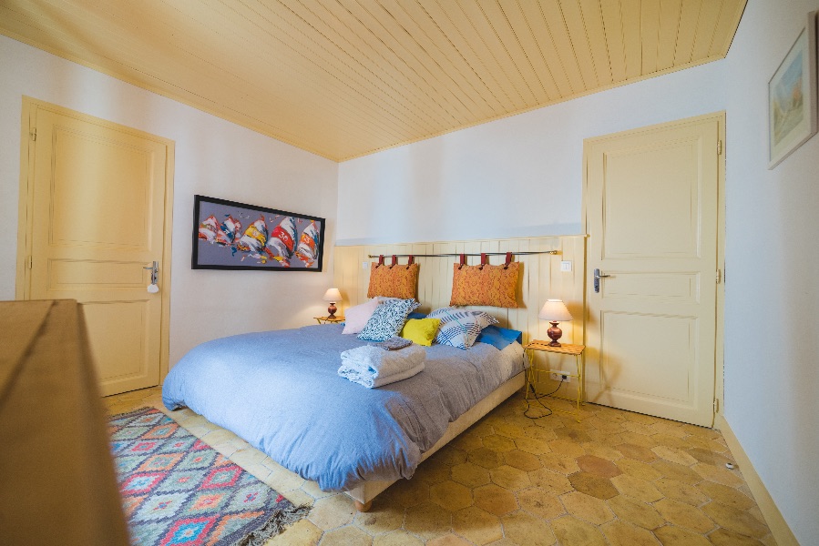 Photo 21 : CHAMBRE d'une maison située à Le Bois-Plage, île de Ré.