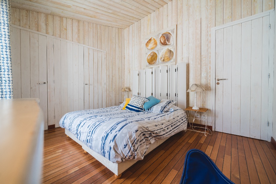 Photo 25 : CHAMBRE d'une maison située à Le Bois-Plage, île de Ré.