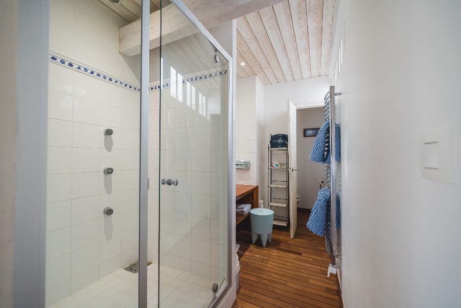 Photo 35 : SALLEDEBAIN d'une maison située à Le Bois-Plage, île de Ré.