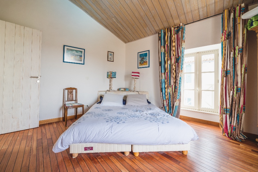 Photo 34 : CHAMBRE d'une maison située à Le Bois-Plage, île de Ré.