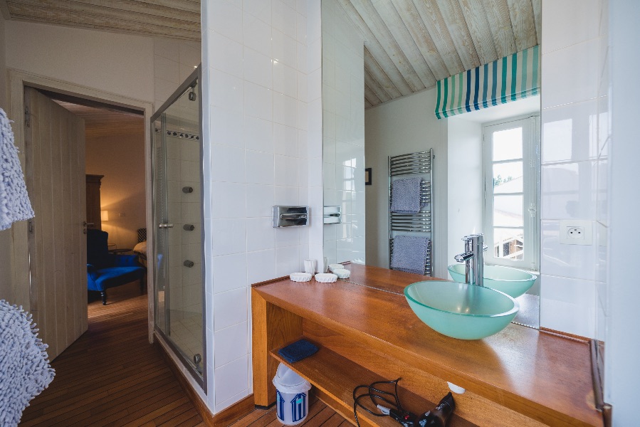 Photo 39 : SALLEDEBAIN d'une maison située à Le Bois-Plage, île de Ré.