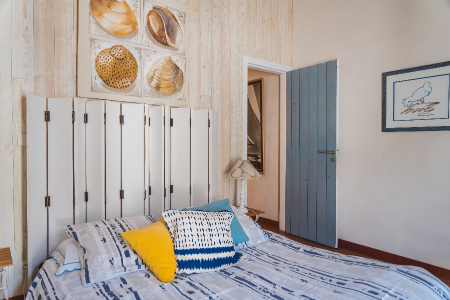 Photo 26 : CHAMBRE d'une maison située à Le Bois-Plage, île de Ré.