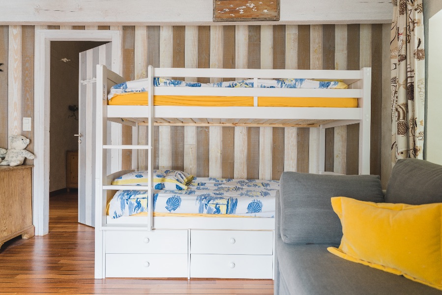 Photo 31 : CHAMBRE d'une maison située à Le Bois-Plage, île de Ré.