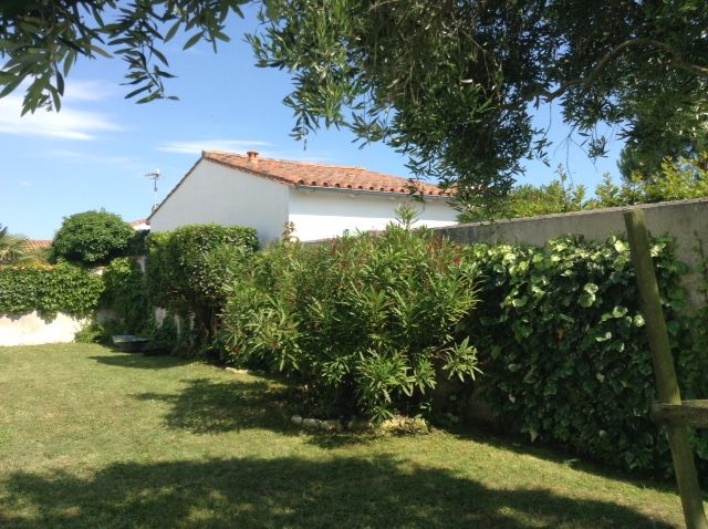 Photo 11 : EXTERIEUR d'une maison située à Sainte-Marie-de-Ré, île de Ré.